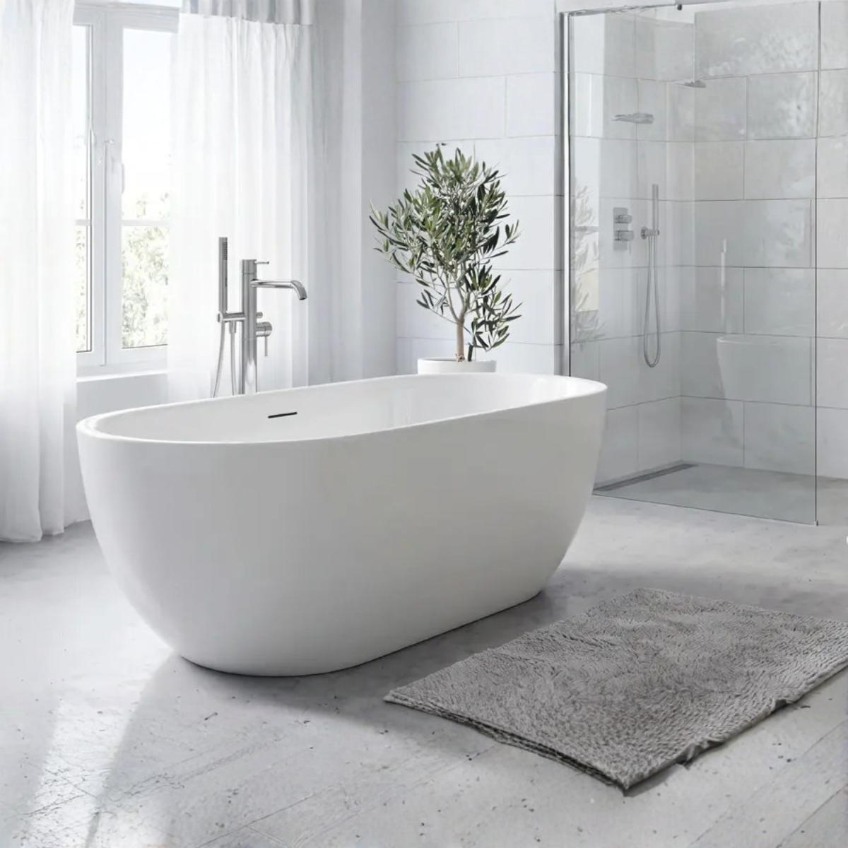 Decina Valentina Gloss freestanding bath in bathroom